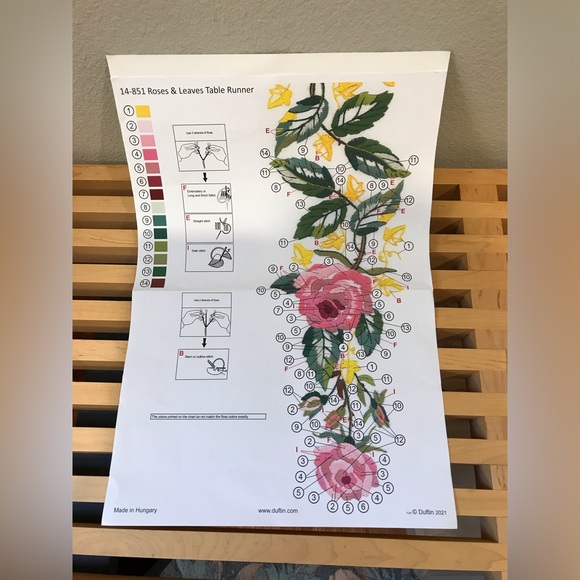 Embroidery Kit Table Runner - Picture 5 of 5